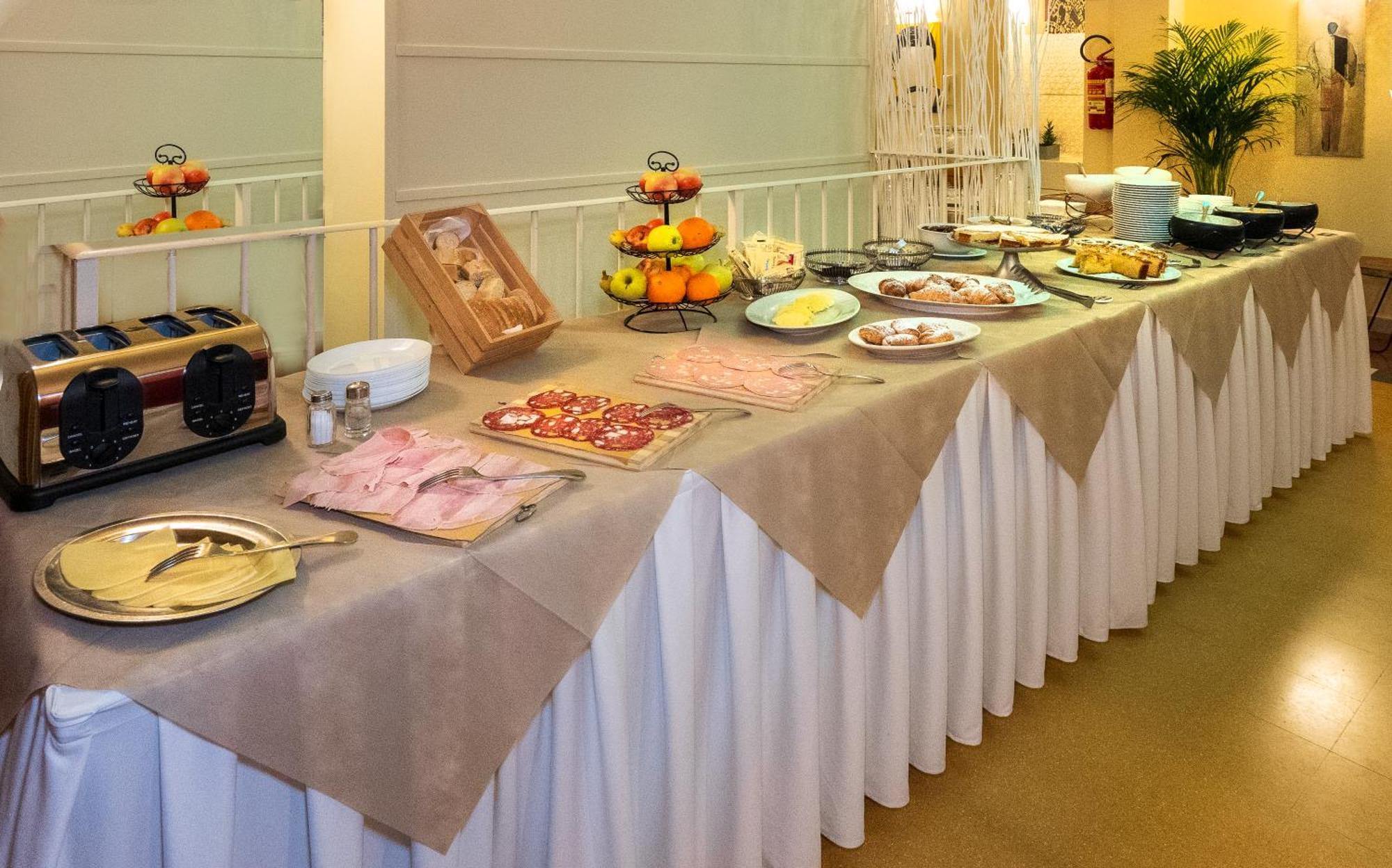 Hotel Villa Benvenuti ヴィアレッジョ エクステリア 写真